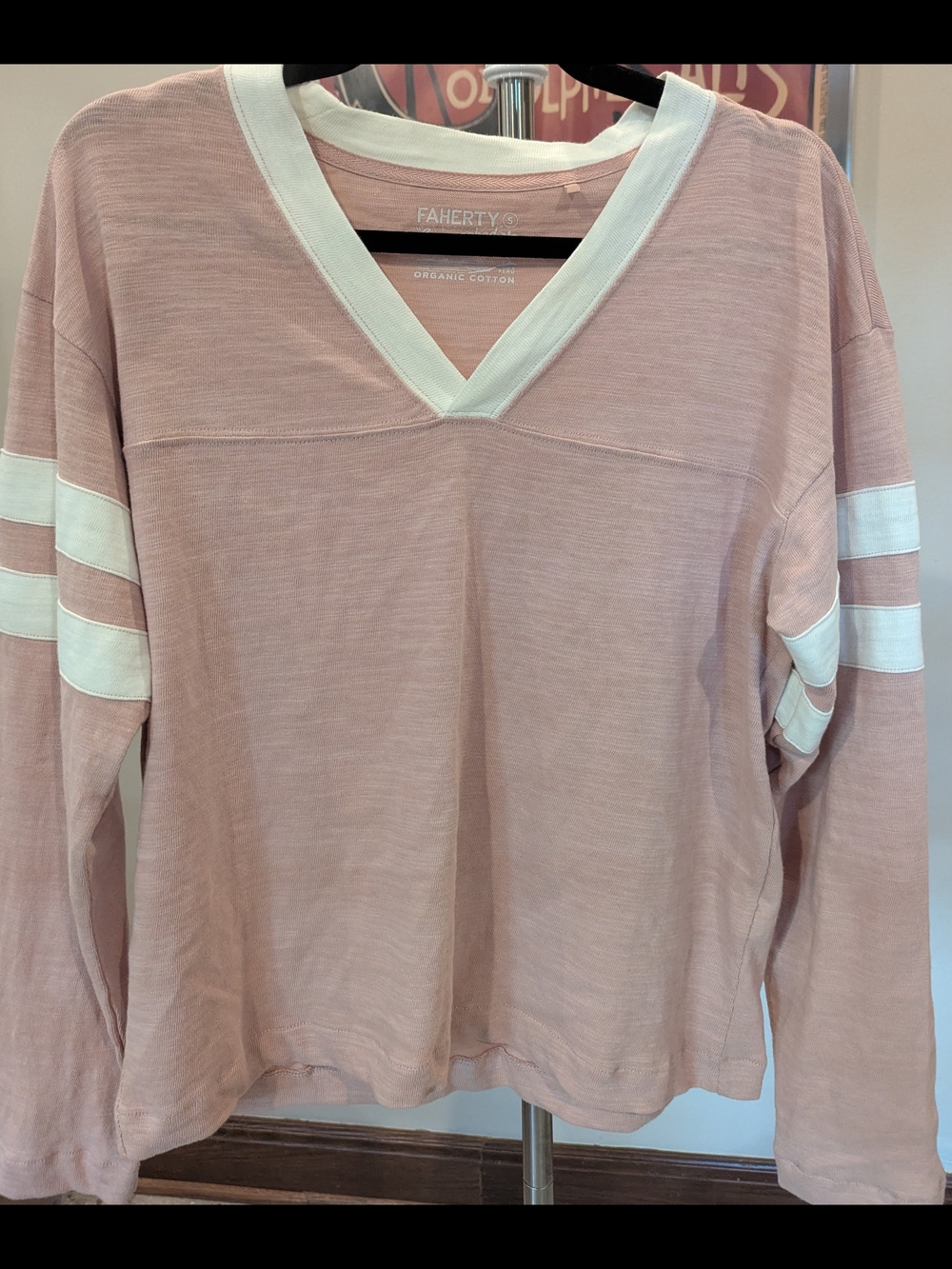 Faherty Organic Cotton Varsity VNeck Slub Sweater Light Pink Size S $45 Like New